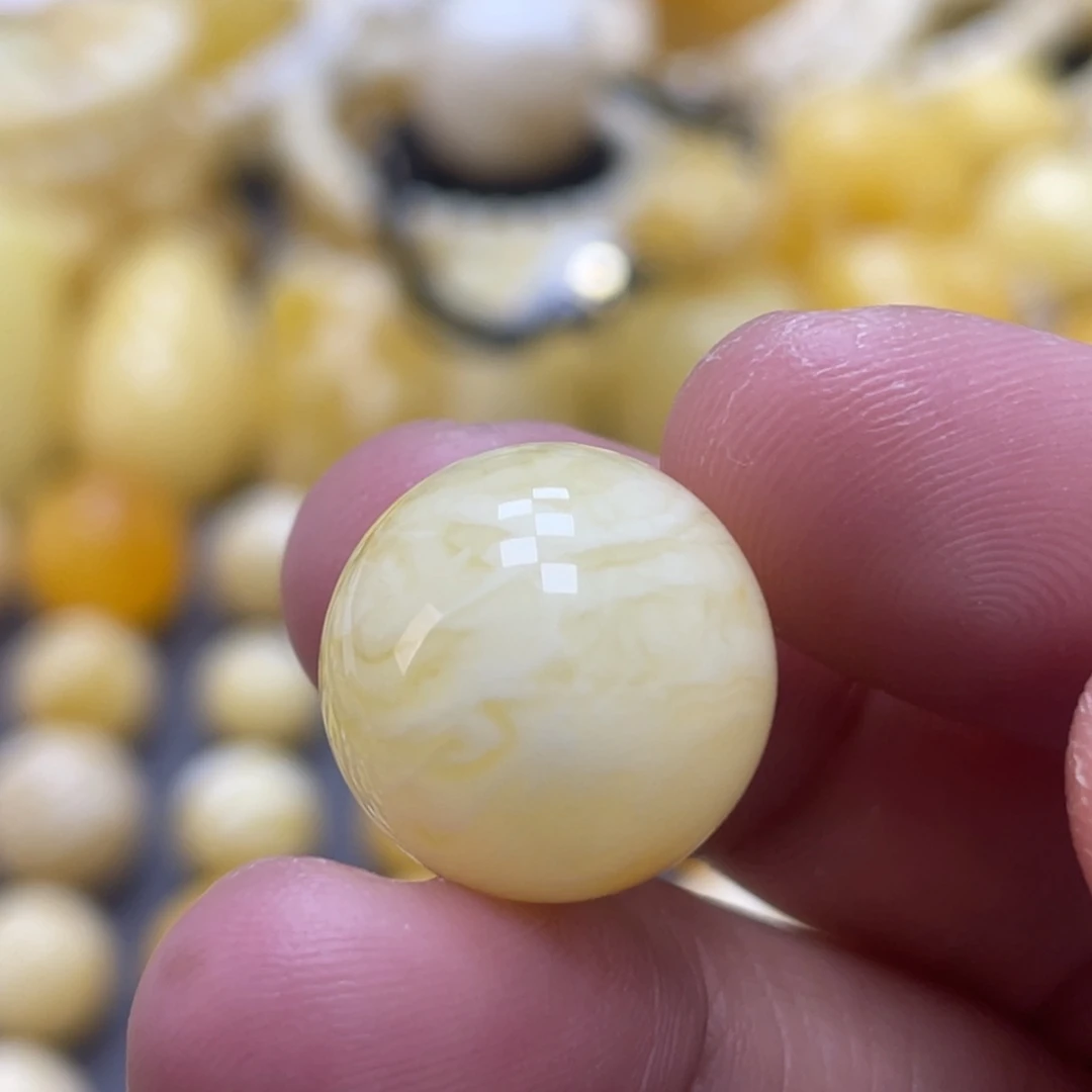 蜜蜡未镶嵌裸石16.6mm瑕疵