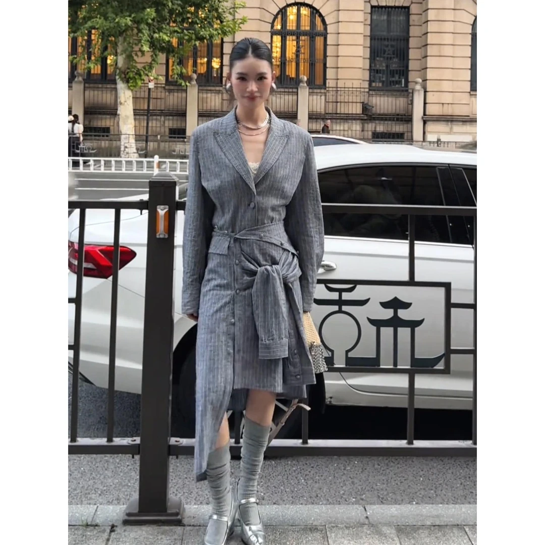 老钱风穿搭干练气质高级感冷淡系气场强大灰色条纹亚麻西装套装秋
