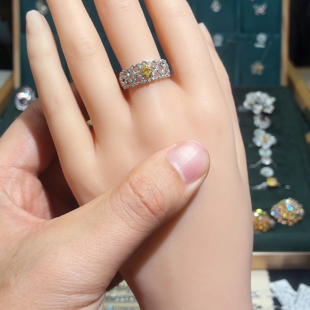 戒指/指环钻石18K金镶嵌