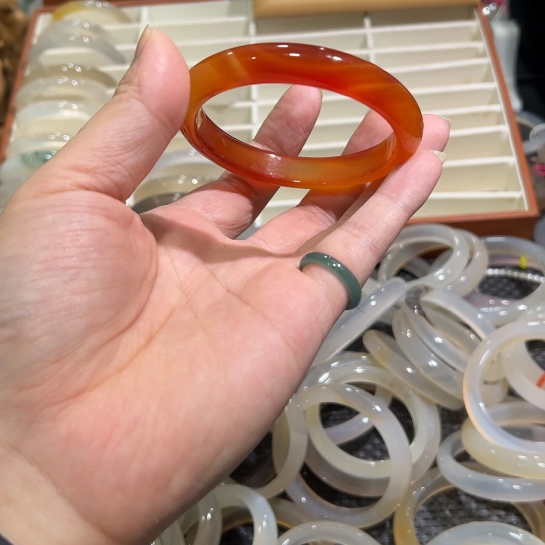 玛瑙/玉髓未镶嵌手镯63圈2.7