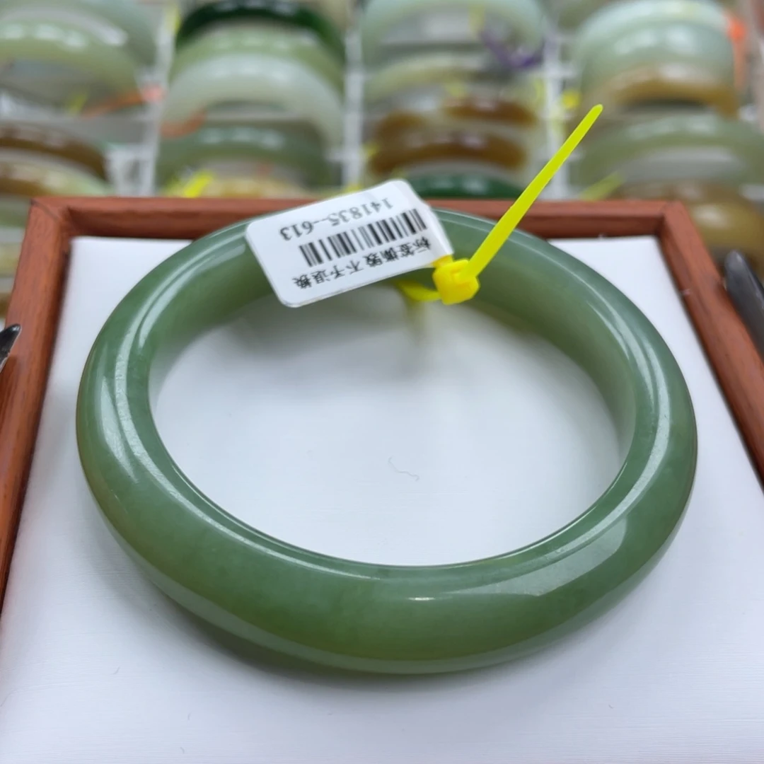 【闪购商品】未镶嵌手镯和田玉70 55/56 微瑕碧玉