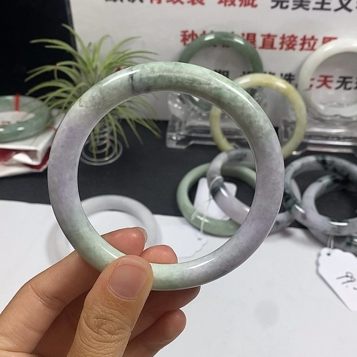 未镶嵌手镯翡翠65号。 60.9圈