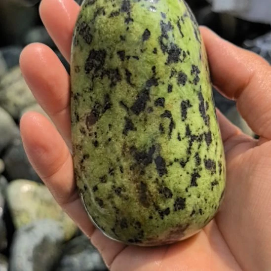 石材周****z藏玉药王石原石手把件一个