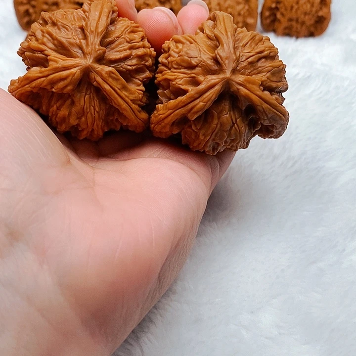 与***缘吊坠文玩核桃三棱