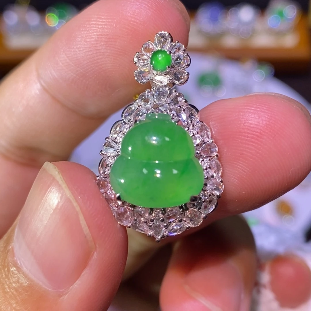 【闪购商品】颈饰18K金镶嵌翡翠