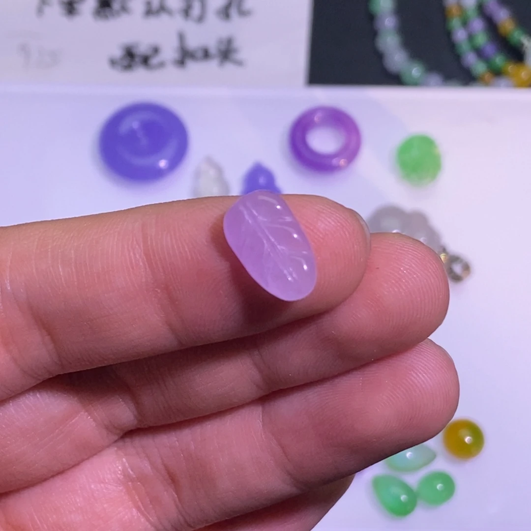 翡翠未镶嵌颈饰吊坠