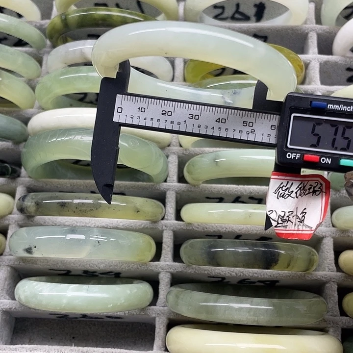 蛇纹石玉未镶嵌手镯274