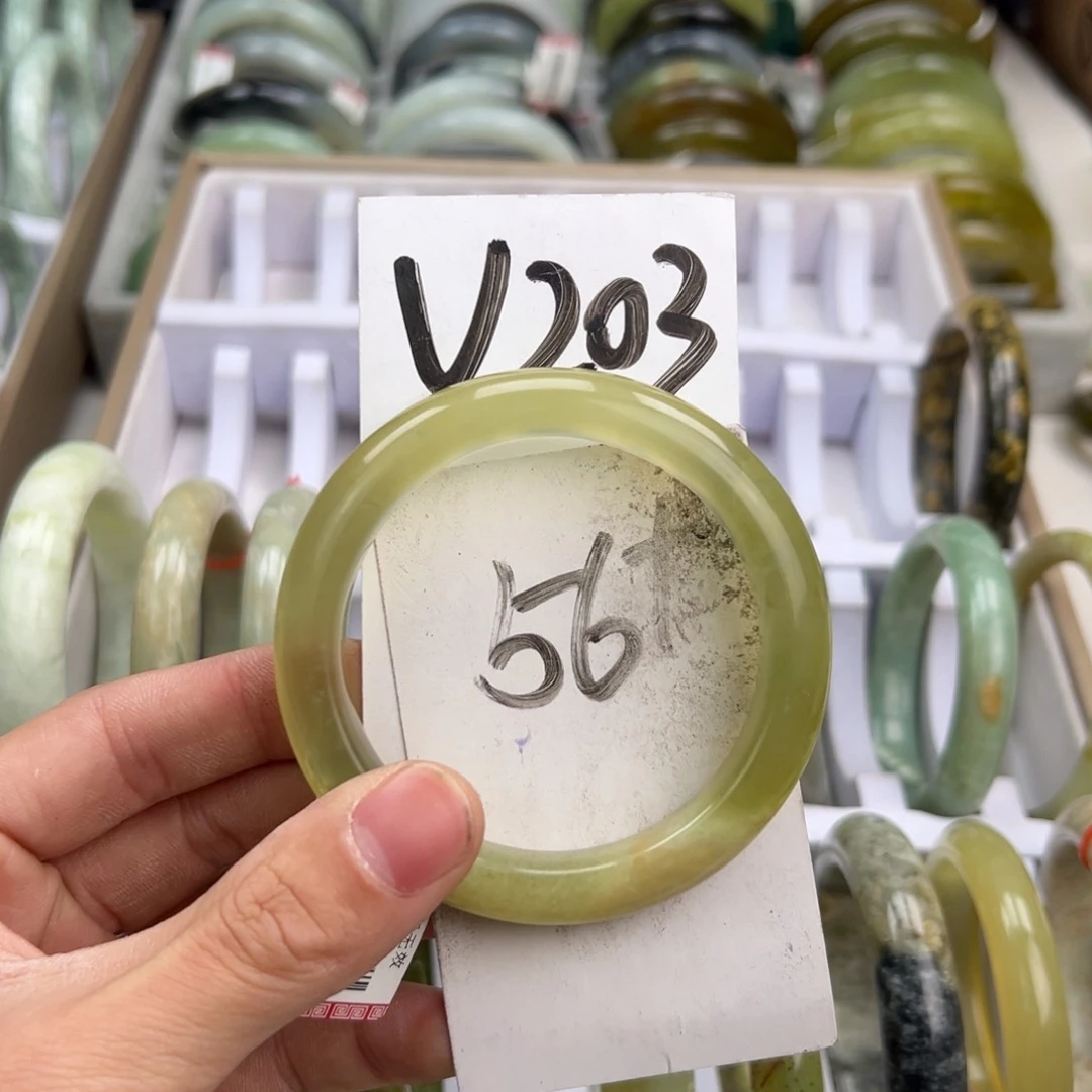 岫玉手镯未镶嵌天然岫玉微瑕