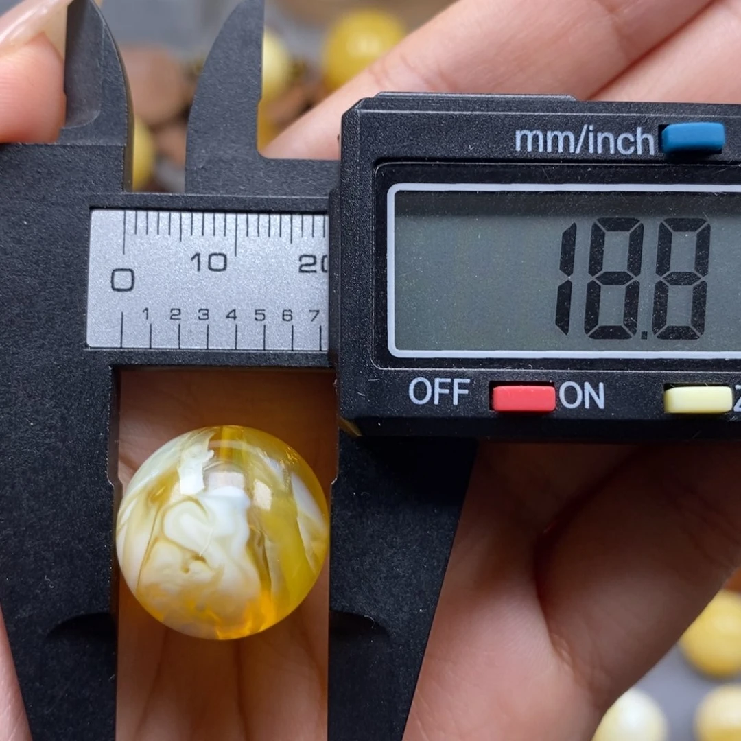 未镶嵌琥珀珠宝奇石