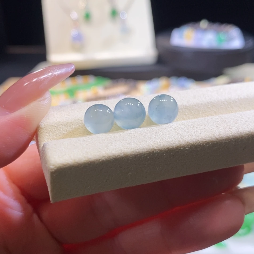 翡翠未镶嵌颈饰翡翠冰蓝珠多样性发其一