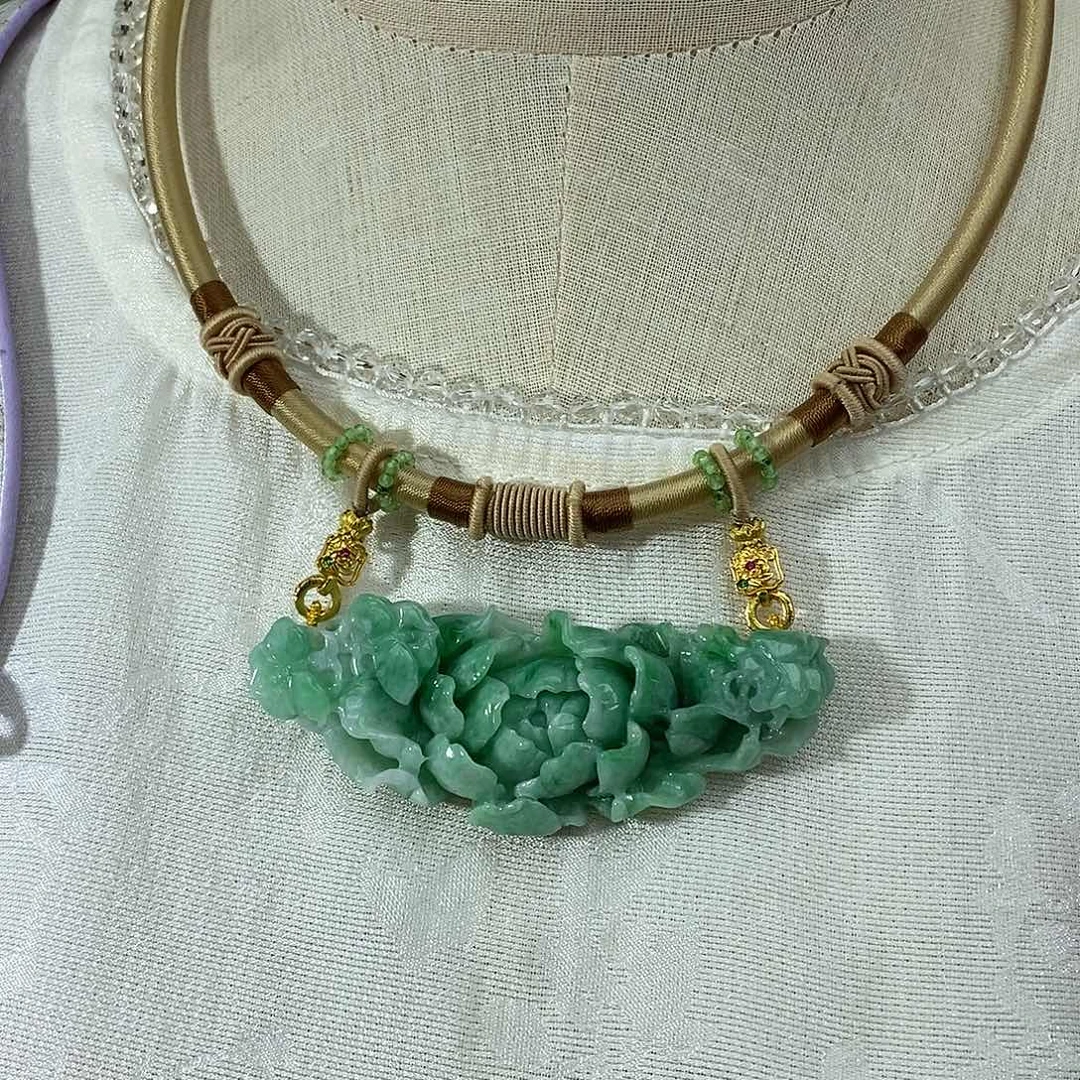 翡翠未镶嵌颈饰吊坠