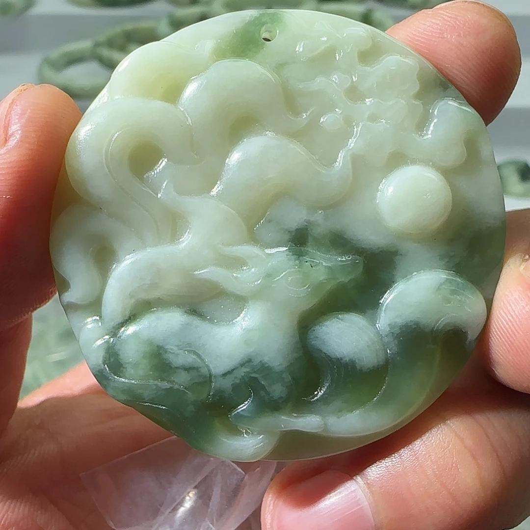 透闪石-蛇纹石玉未镶嵌颈饰