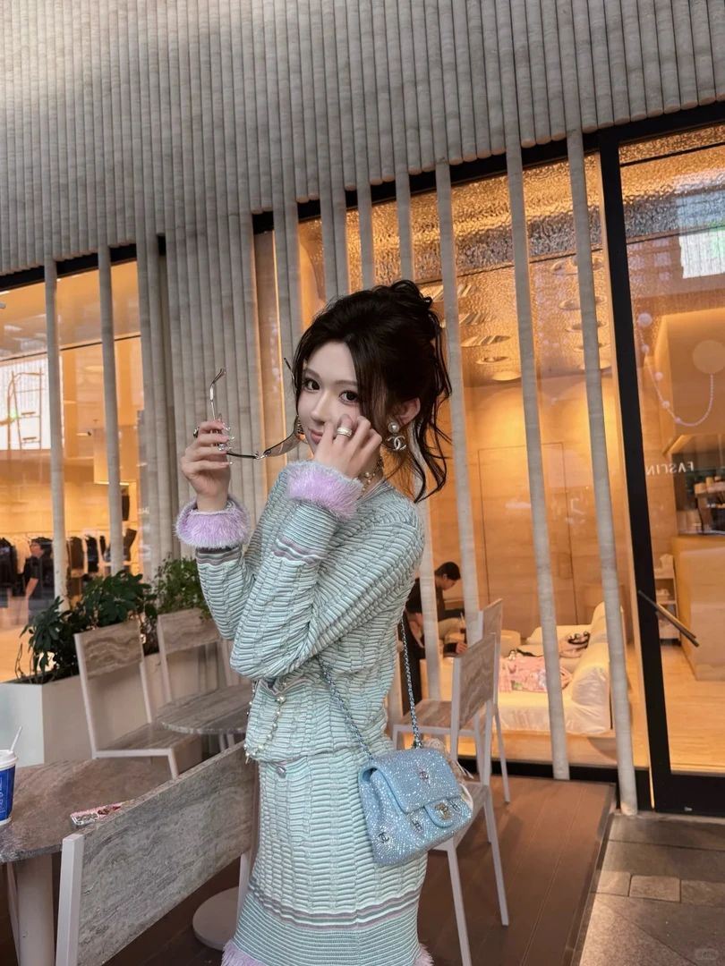 2025秋冬新款小香风重工温柔羽毛针织开衫上衣配显瘦半身裙套装女