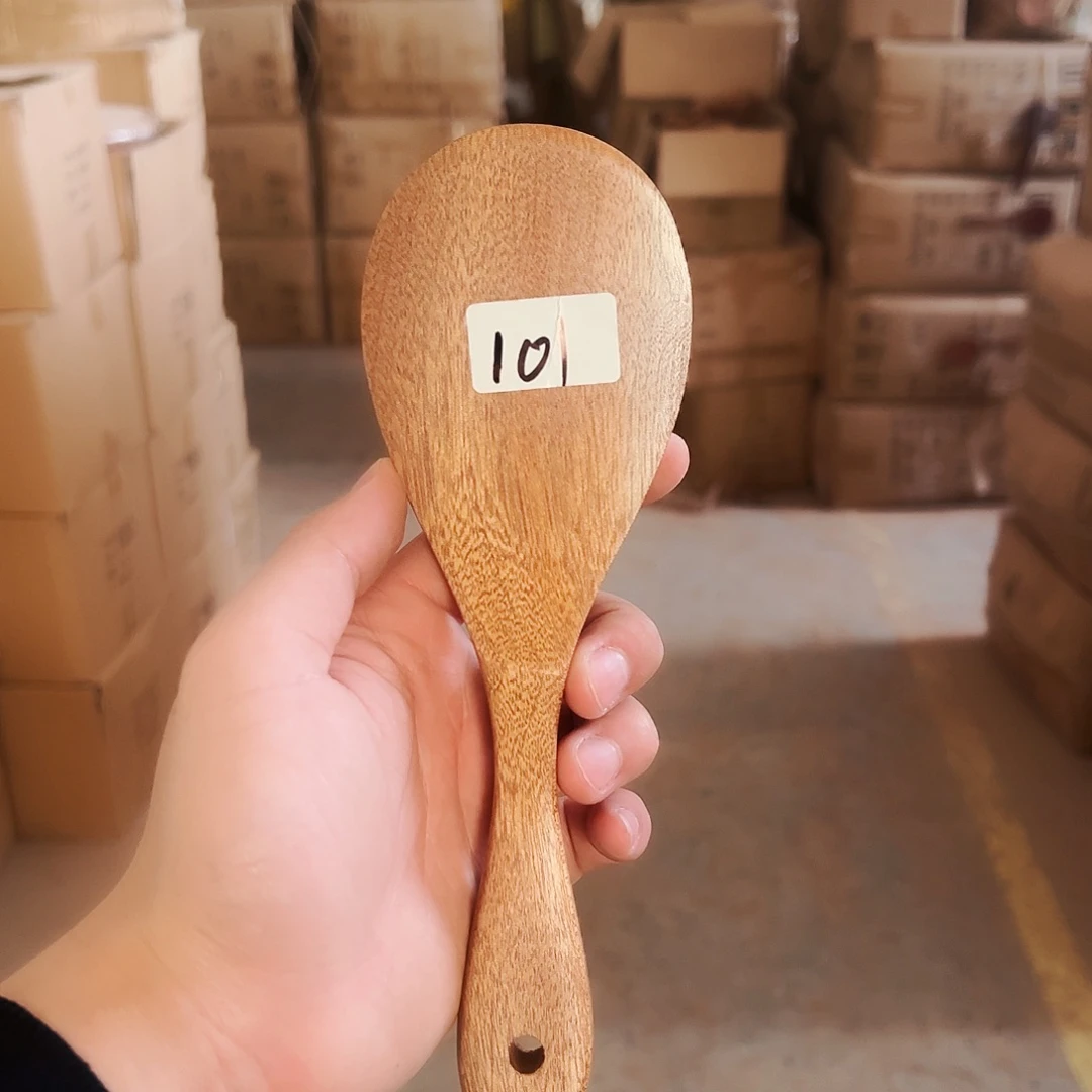 101 号。木质厨具厂家清仓销售