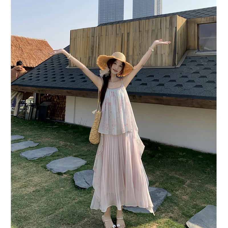 晕染碎花假两件吊带连衣裙女2025春夏新款宽松小个子海边度假长裙