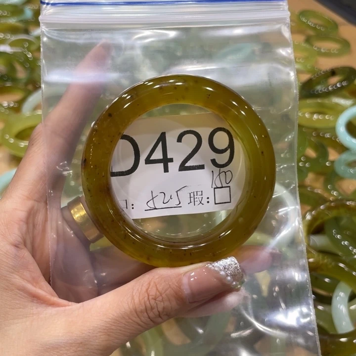 未镶嵌蛇纹石玉手镯好***觉
