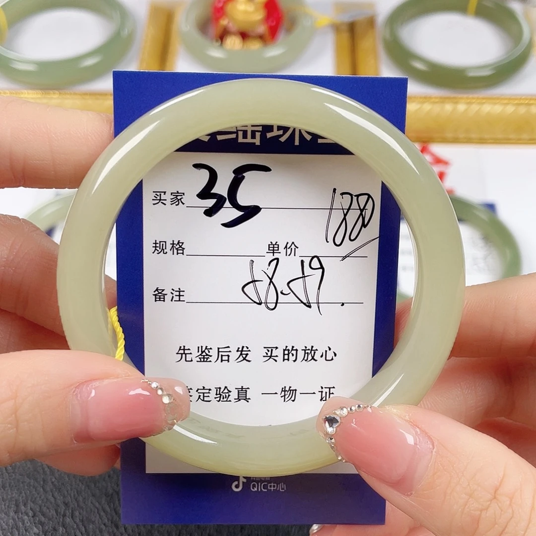 和田玉未镶嵌手镯