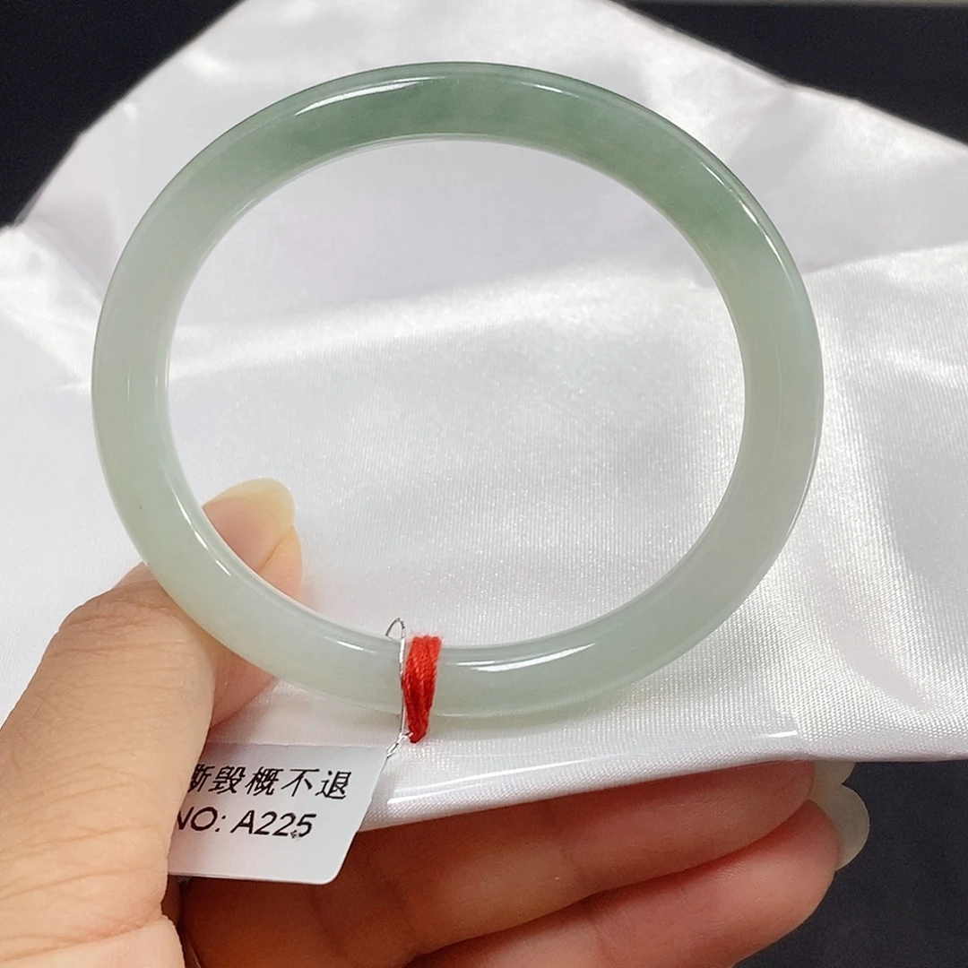 未镶嵌手镯（贵妃镯）翡翠手镯