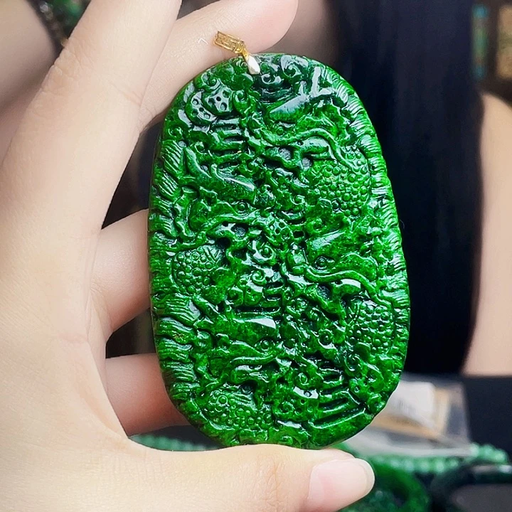 翡翠18K金镶嵌颈饰多样性