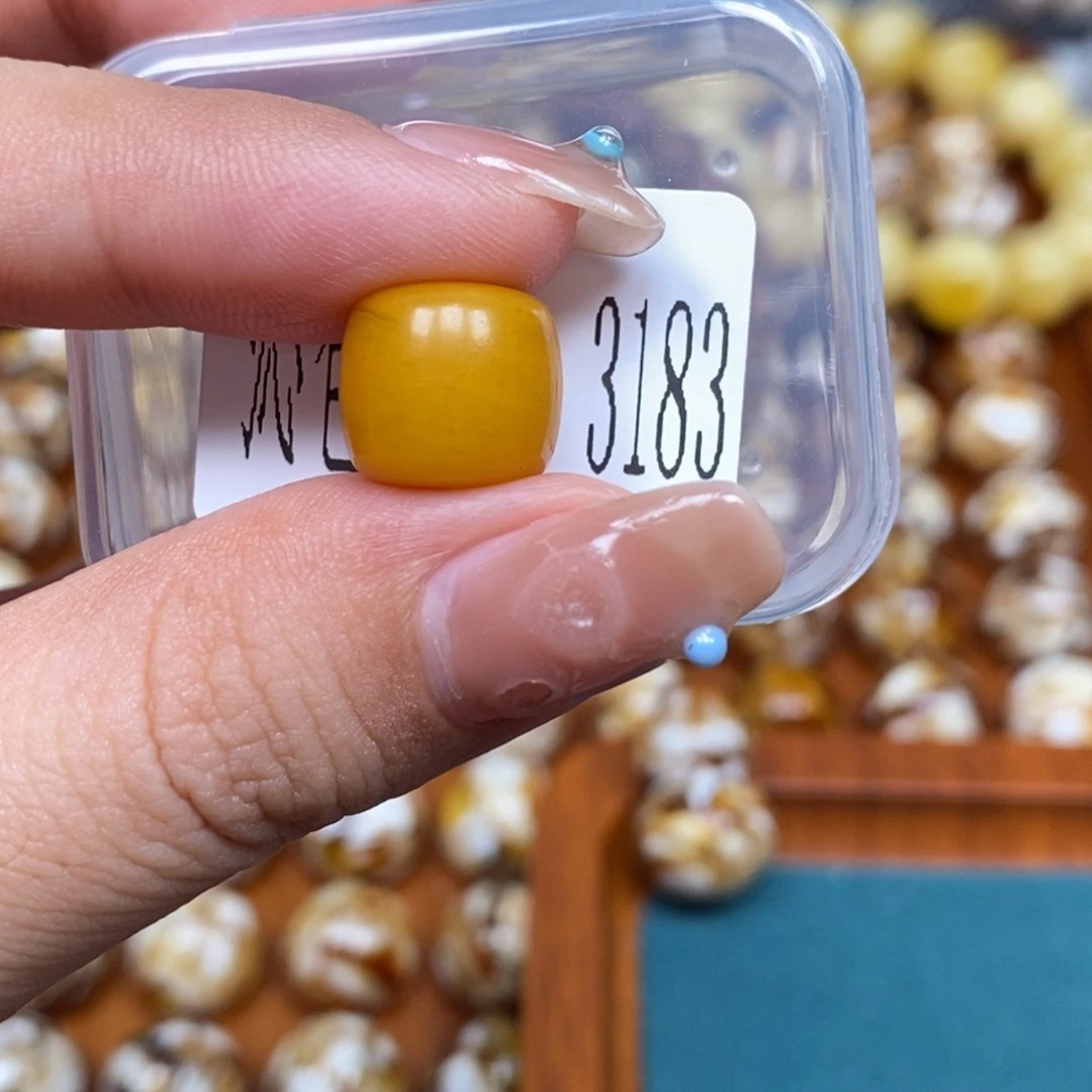 沁色蜜蜡未镶嵌3183