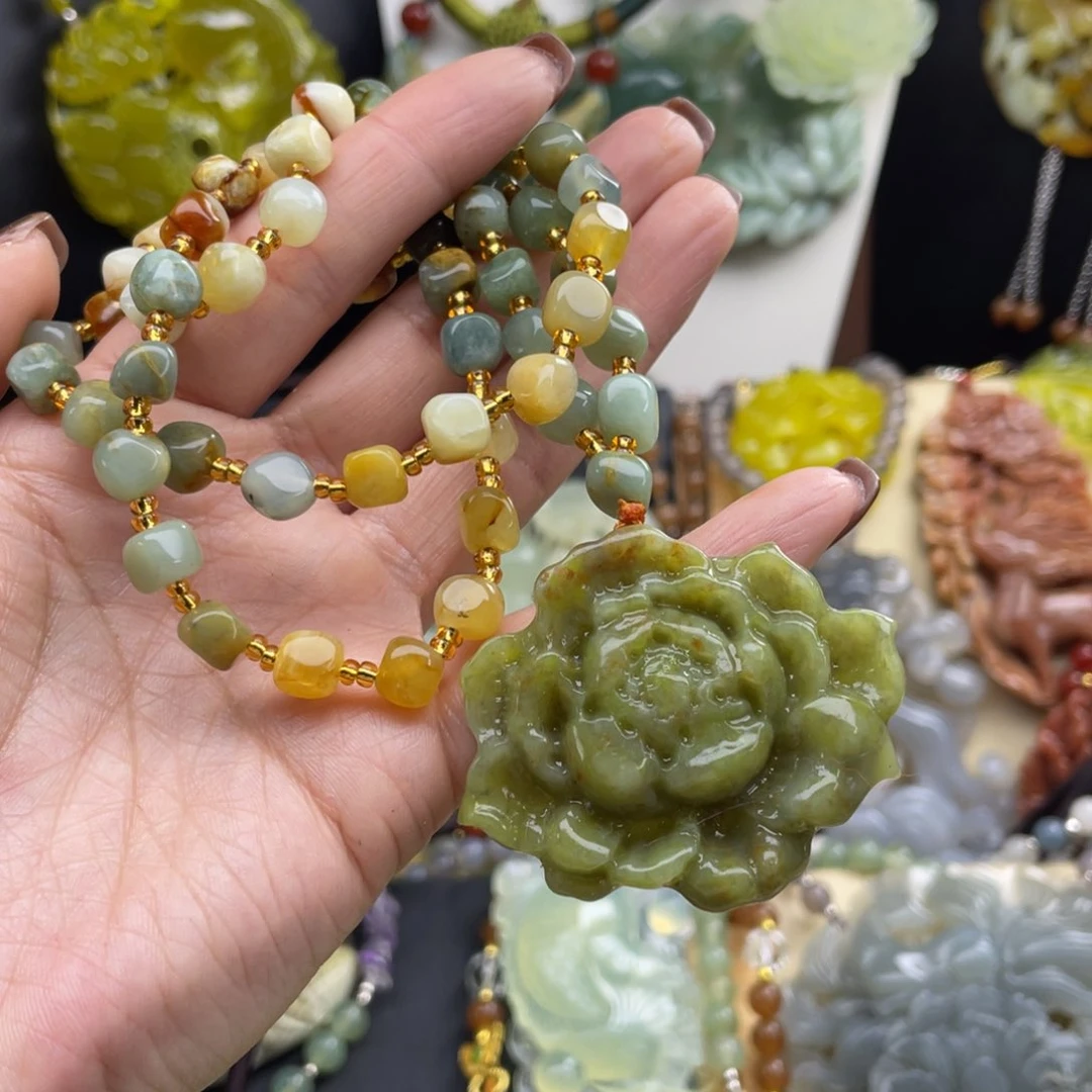 未镶嵌蛇纹石玉颈饰