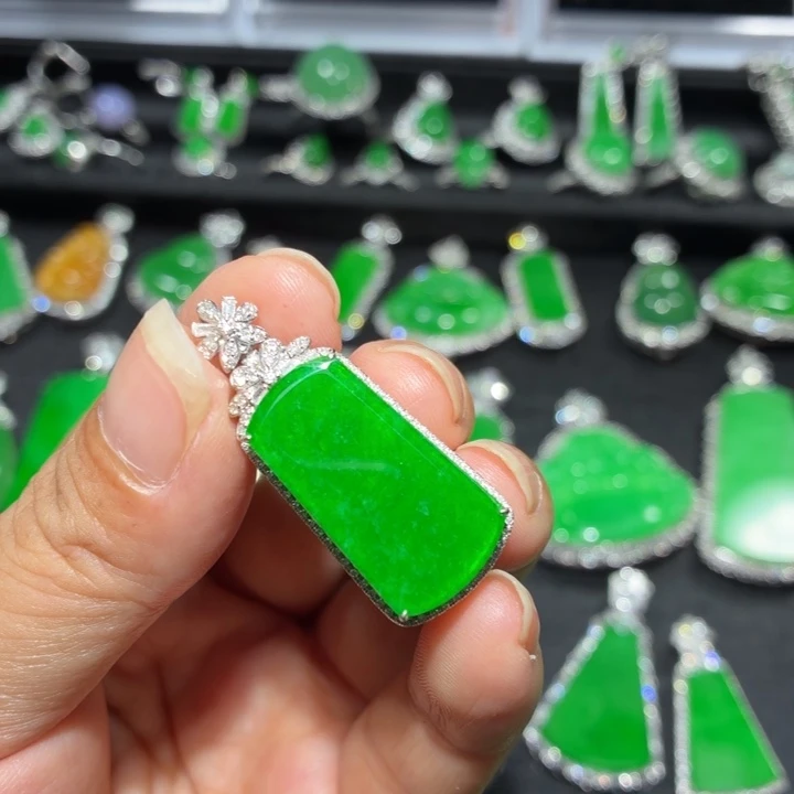 一****翡翠18K金镶嵌吊坠(不含链)翡翠