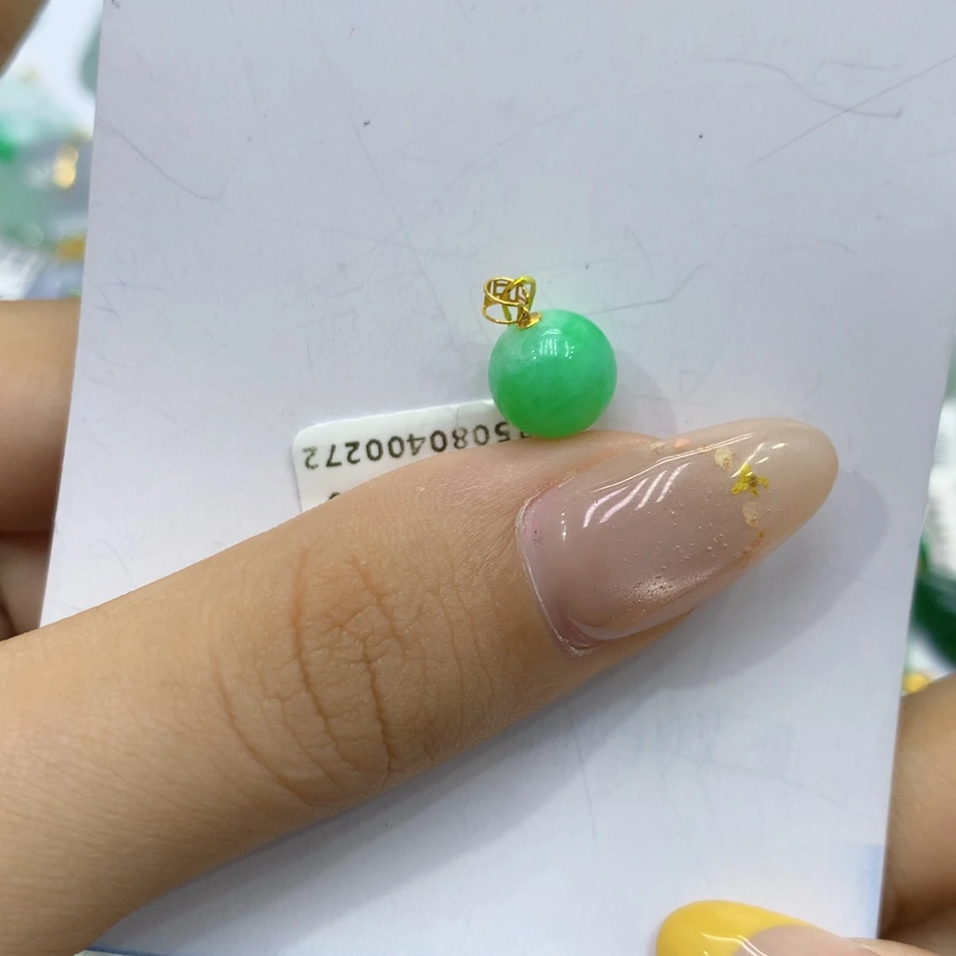 颈饰18K金镶嵌翡翠