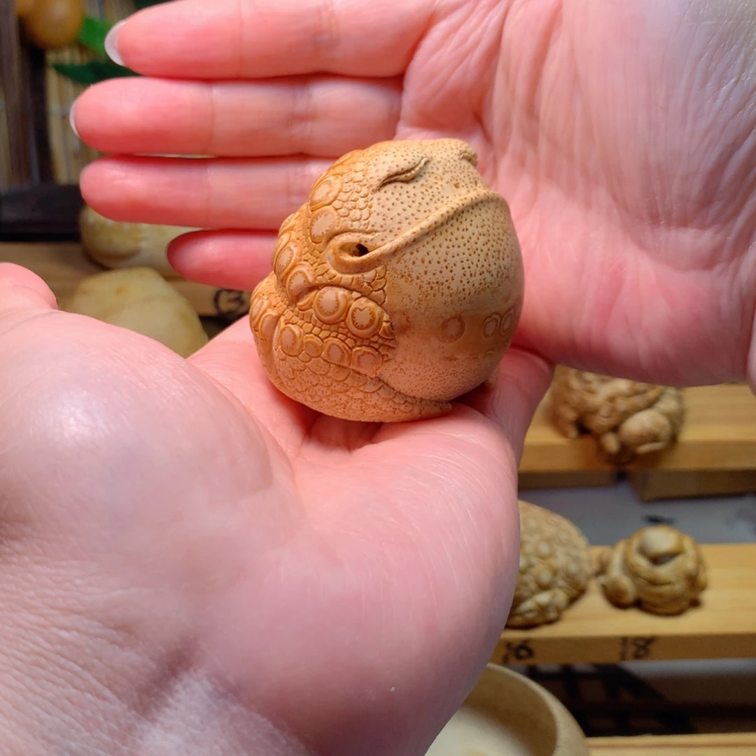 白***鸦香榧木精工悟道金蟾纯手工打造