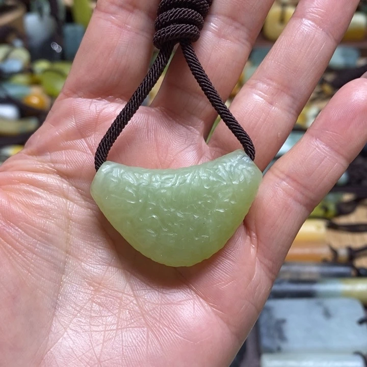 蛇纹石玉未镶嵌挂件