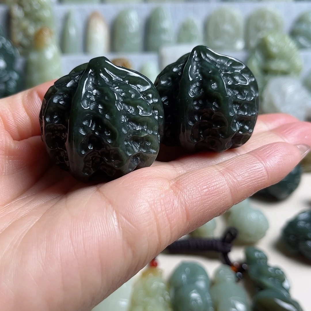 和田玉未镶嵌把件