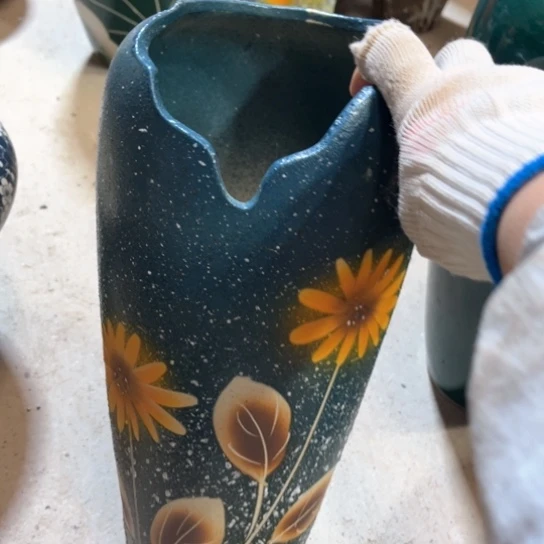 罐默认微瑕，有孔编号21-264