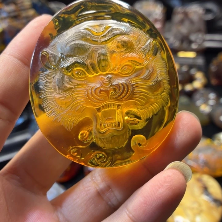 未镶嵌琥珀裸石虎头