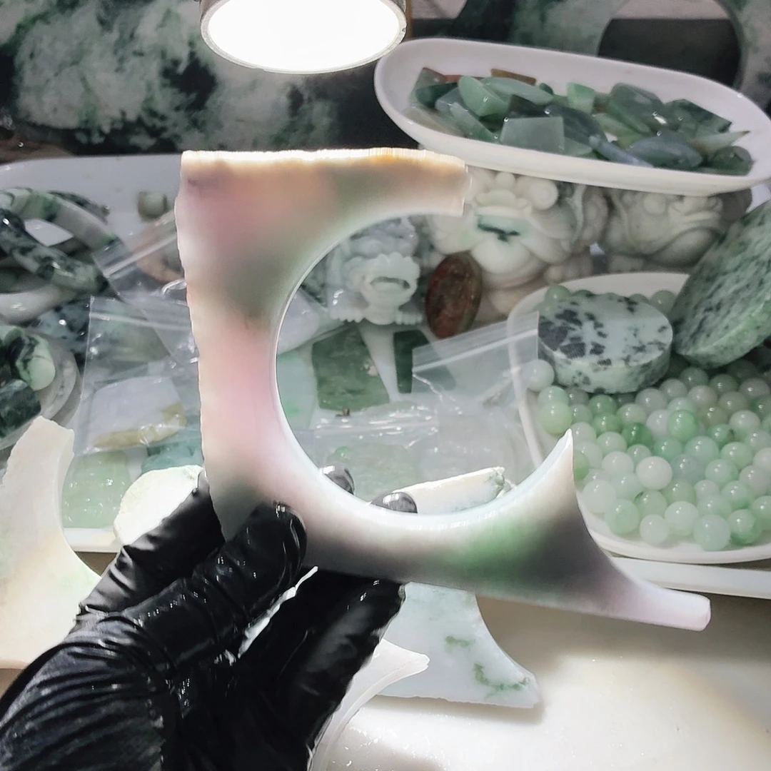 翡翠未镶嵌颈饰边角料