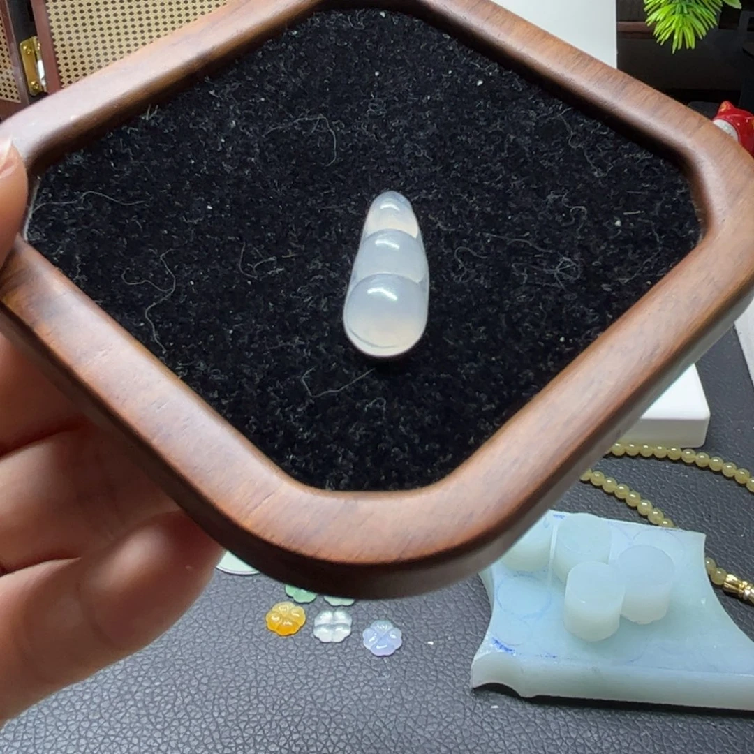 定制翡翠未镶嵌白冰豆子