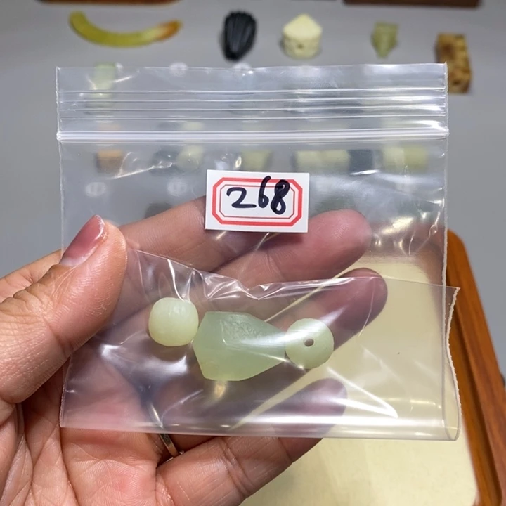 蛇纹石玉颈饰未镶嵌麦*