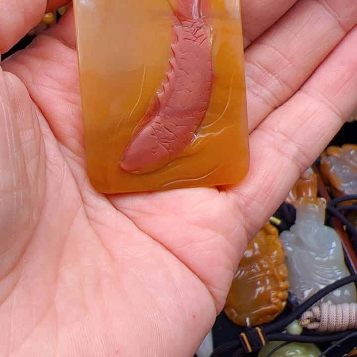 石英质玉（黄龙玉）合金颈饰