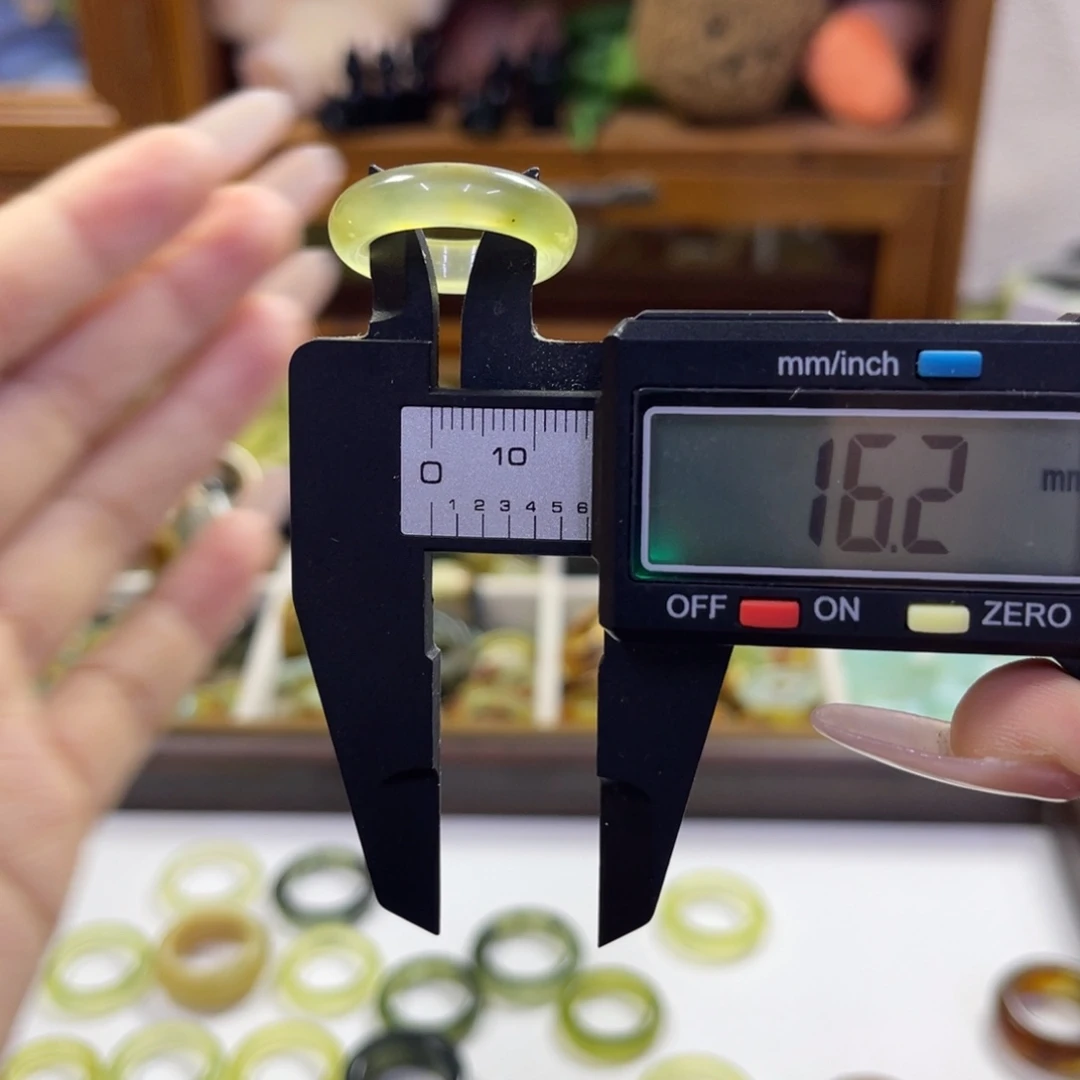 蛇纹石玉未镶嵌手镯90