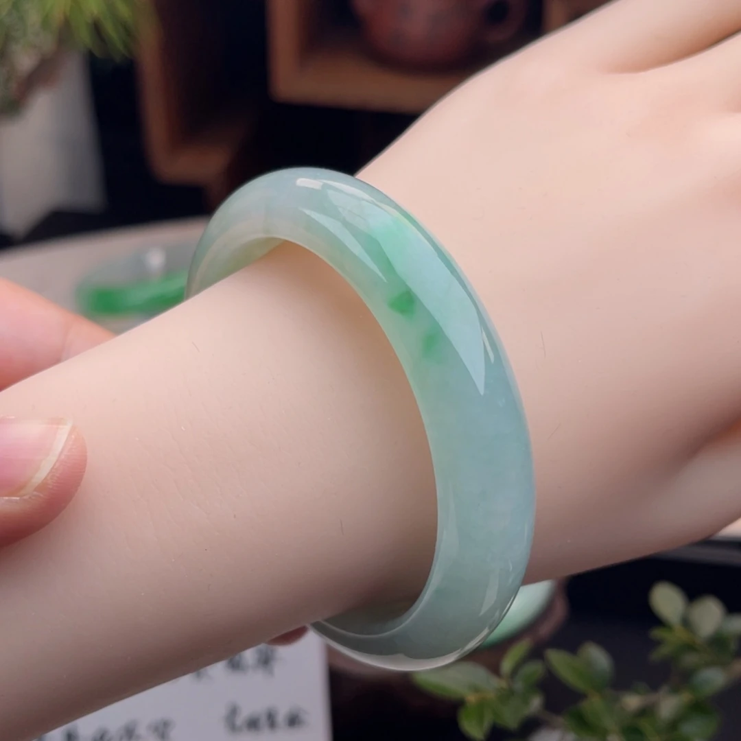 未镶嵌手镯翡翠绿翠