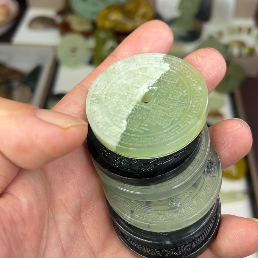 懿****岫玉未镶嵌颈饰批发