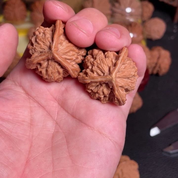 文玩核桃把件徐*秀核桃，黄尖