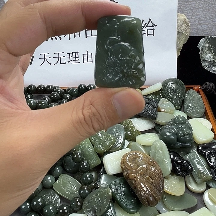 未镶嵌和田玉（糖玉）挂件