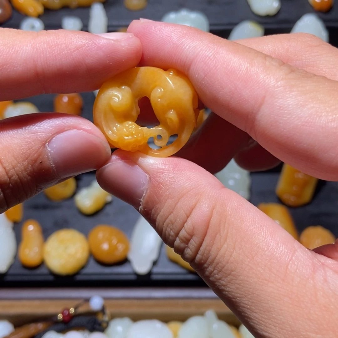 水***流和田玉未镶嵌颈饰