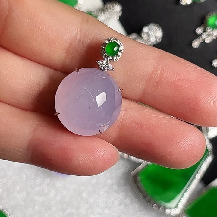 翡翠18K金镶嵌颈饰吊坠