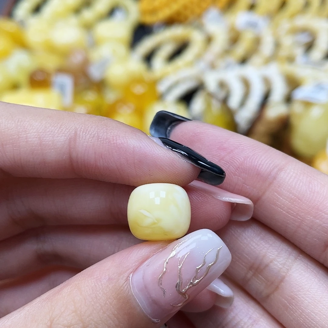 琥珀未镶嵌裸石12.1*10.7mm老型珠蜜蜡 花粉