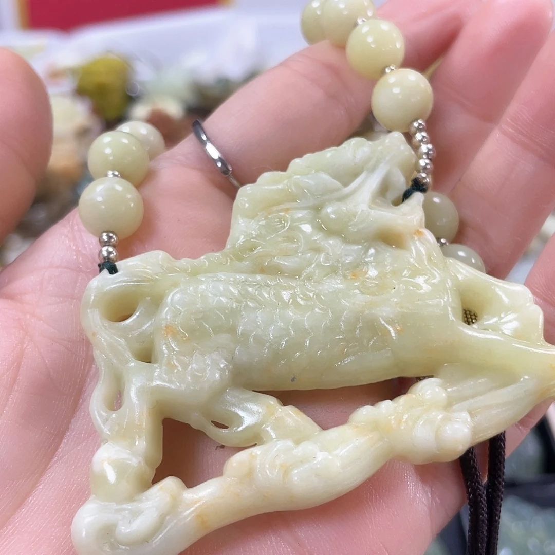 蛇纹石玉颈饰未镶嵌