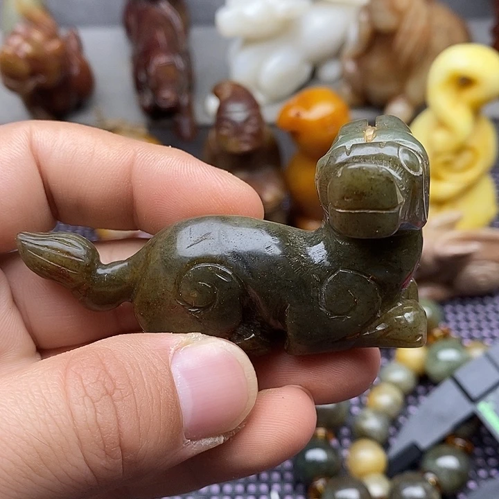 未镶嵌蛇纹石玉颈饰