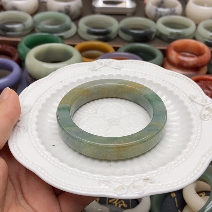 石英质玉未镶嵌手镯