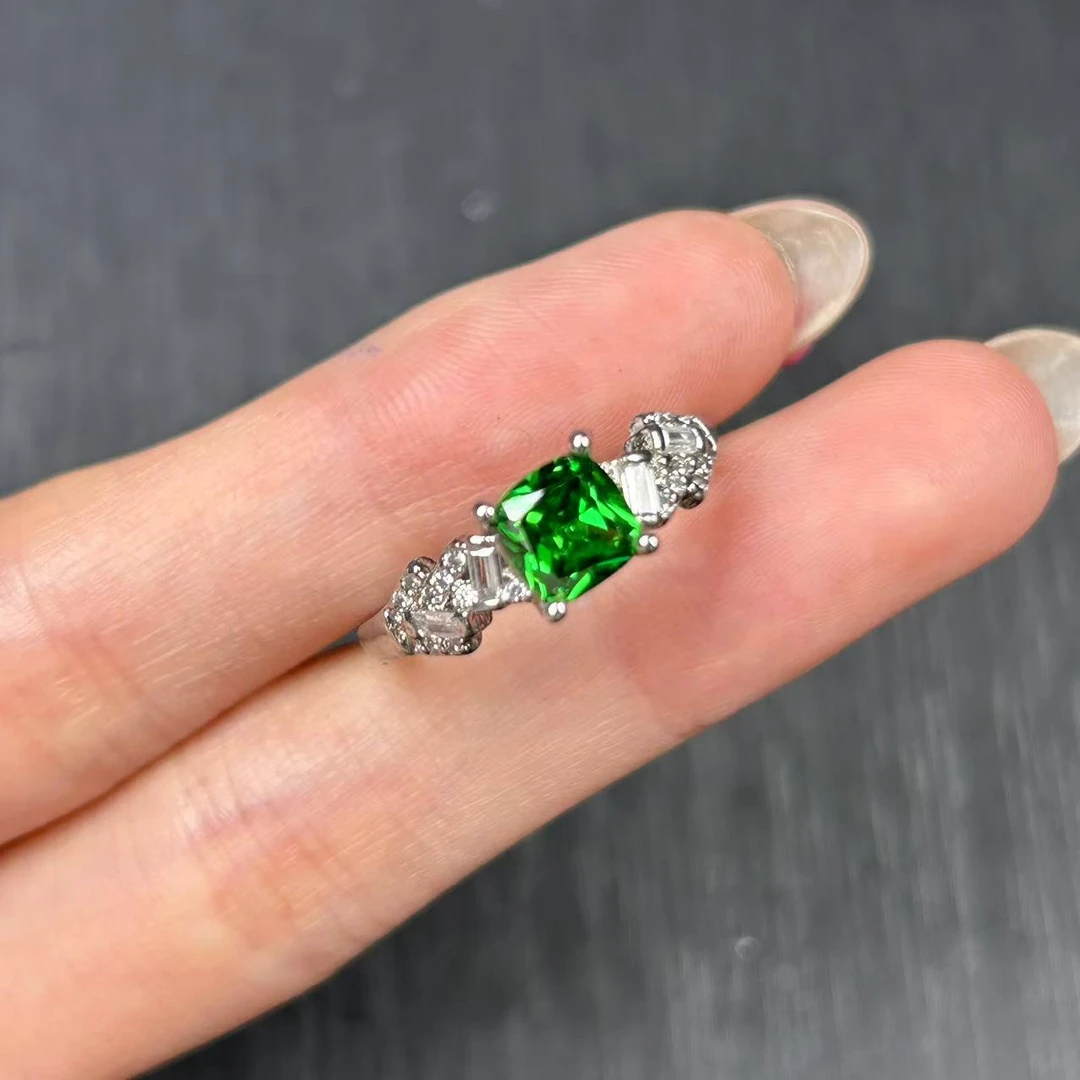 阿鲁沙-典藏轻奢艳绿宝-精工合金培育戒指621