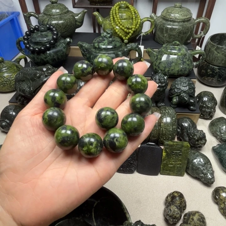 何***逢未镶嵌蛇纹石玉手串