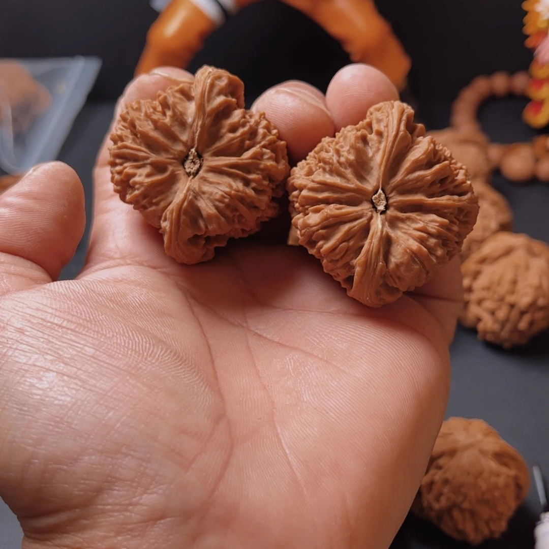 v***v文玩核桃吊坠南疆石